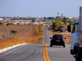 MONTADAS12 270x202 - Ricardo entrega estrada e inaugura ginásio de esportes no Agreste paraibano