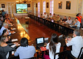 Ricardo ZICA REUNIAO foto jose marques 2 270x191 - Ricardo reúne auxiliares para discutir medidas de combate ao mosquito transmissor do zika vírus