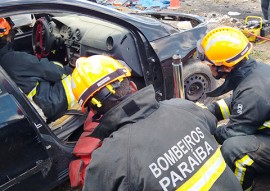 bombeiros busca e salvamento de vitimas 7 270x191 - Bombeiros passam por curso de busca e salvamento de vítimas