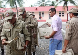 FOTO RicardoPuppe Ação Dengue  ENTREGA KITS 270x191 - Corpo de Bombeiros participa de ações contra mosquito Aedes Aegypti