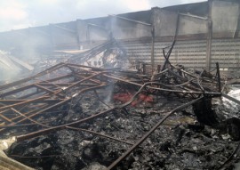 bombeiros realizam combate a incendio em galpao no bairro das industrias 1 270x191 - Bombeiros realizam combate a incêndio em galpão no Bairro das Indústrias