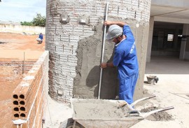 ricardo inspeciona obras da escola abidulia em catole foto alberi pontes 1 270x183 - Ricardo inspeciona obras de escola profissionalizante e entrega raio X em Catolé do Rocha