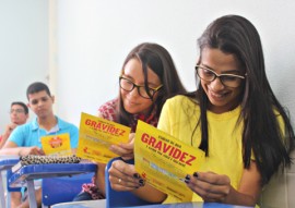 ses inicia semana familia na escola no combate ao aedes aegypti foto ricardo puppe 2 270x191 - Governo realiza atividades de combate ao Aedes em universidades em parceria com a Cruz Vermelha