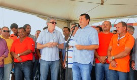 SOBRADO PREFEITO 270x158 - Ricardo inspeciona obras do Viaduto do Geisel, inaugura ruas em Sobrado e UPS em Santa Rita