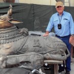 Paulo Miranda com Touro Sagrado Nandi - Índia