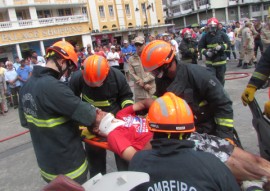 bombeiro simulacao de salvamento veicular 6 270x191 - Bombeiros fazem demonstração de salvamento veicular e orientam população