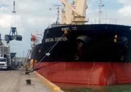 navios porto de cabedelo 1 270x191 - Paraíba exporta 13 mil toneladas de ilmenita de Mataraca para Holanda