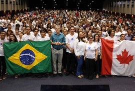 ricardo em giramundo brasil e canada foto 1 270x183 - Ricardo participa da solenidade de pré-embarque dos selecionados no Programa Gira Mundo