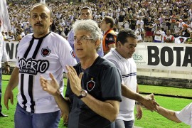 botafogo e fortaleza foto francisco frança 4 270x180 - Ricardo prestigia jogo entre Botafogo e Fortaleza e destaca bom momento do time paraibano