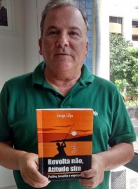 Jorge e livro 197x270 - Fundação Casa de José Américo sedia lançamento de livro de contos infantis