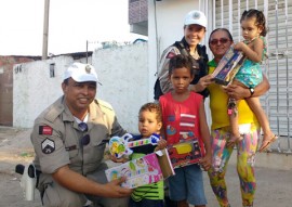 Polícia Militar realiza sonhos com a entrega de presentes em comunidade da capital Foto Wagner Varela SECOM PB 3 270x191 - Polícia Militar entrega presentes a crianças de comunidade da Capital