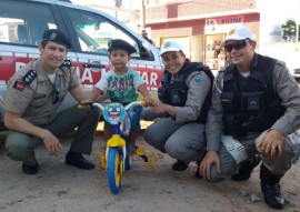 Polícia Militar realiza sonhos com a entrega de presentes em comunidade da capital Foto Wagner Varela SECOM PB 4 270x191 - Polícia Militar entrega presentes a crianças de comunidade da Capital