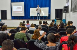 Delmer Rodrigues 4 270x175 - Revisão final do PBVest atrai estudantes para aulas presenciais em João Pessoa, Campina Grande e Patos