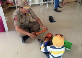 bomberios com crianças com cancer 2 270x191 - Bombeiros participam de ação social para crianças com câncer