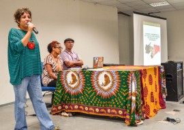 see seminario da implementacao da lei 10.639 junto com neabi foto delmer rodrigues 4 270x191 - Governo realiza seminário para implementação de lei anti-discriminação nas escolas da rede estadual