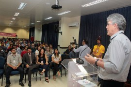 06.12.16 Ricardo assina ordem de servic o na IESP4 270x180 - Em João Pessoa: Ricardo autoriza construção de passarela sobre a BR-230