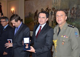 policia militar condecora com medalhas foto vanivaldo ferreira 165 270x191 - Casa Militar do Governo completa 59 anos e homenageia civis e militares