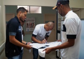 ses acao de jogadores doando brinquedos junto ao hospital de trauma cg 1 270x191 - Hospital de Trauma de Campina Grande recebe doação de brinquedos em ação social de jogadores