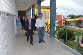 Governador Marcos visita escola Mestre Sivuca  05 01 17  2 270x178 - Governador em exercício visita Escola Mestre Sivuca e é informado sobre matrículas na rede estadual