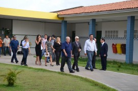 Governador Marcos visita escola Mestre Sivuca  05 01 17 1 270x178 - Governador em exercício visita Escola Mestre Sivuca e é informado sobre matrículas na rede estadual