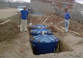 emater em caraubas familia constroi fossa septica para reuso de agua na irrigacao de forragem 2 270x191 - Emater orienta família na construção de fossa séptica para reuso da água na irrigação de forragem