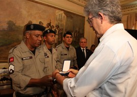 ricardo faz homenagem aos pms foto francisco franca 5 270x191 - Ricardo entrega bonificações a policiais e incorpora os agentes penitenciários ao Prêmio Paraíba Unida pela Paz