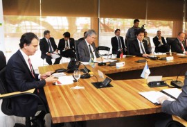 ricardo e governadores do nordeste em reunião foto jose marques 7 270x183 - Ricardo defende mudanças na proposta de reforma da previdência e alongamento da dívida junto ao BNDES