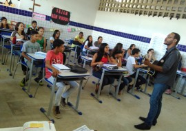 see professor utiliza musica na sala de aula e transforma as aulas na rede estadual 2 270x191 - ‘Aula cantada’ movimenta ensino de história em escola da rede estadual