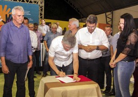 ricardo na od de cuité fotos alberi Pontes 4 270x191 - Ricardo participa do ODE em Cuité e entrega nove ônibus, laboratórios de informática e carteiras escolares