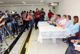 joao azevedo na coletiva da cagepa foto claudio goes 7 270x183 - João Azevêdo anuncia fim do racionamento d’água em Campina Grande e região a partir do dia 26