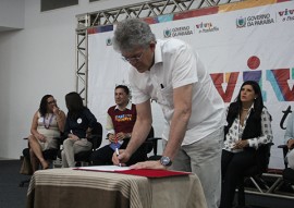 ricardo assina chamada publica de cursos sobre sexualidade foto jose marques 3 270x191 - Ricardo autoriza chamada pública de curso sobre sexualidade, prevenção às IST/HIV/Aids/Hepatites