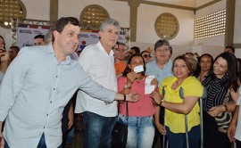 01-09-17 Solenidade de Entrega da Casa Lar,Filtros e Cartão Alimentação em Itaporanga Foto-Alberto Machado   (15) (1)