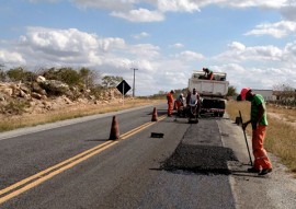 der operacao tapa buraco 1 270x191 - DER faz serviços de conservação em mais 445 km de rodovias