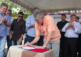 ricardo assina ordem de licitacao em arara montadas e areia foto jose marques 1 270x191 - Ricardo autoriza licitação de ramais do sistema adutor Nova Camará que vão beneficiar Montadas, Areial e Arara