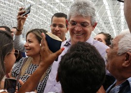 ricardo regulamentacao dos trabalhadores da educacao foto francisco francajornal 8 270x191 - Ricardo entrega mais de 2,6 mil carteiras de trabalho e assegura direitos a profissionais da Educação