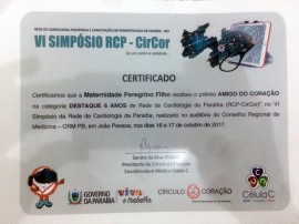 O certificado Amigo do Coração recebidop pela equipe da Maternidade de Patos