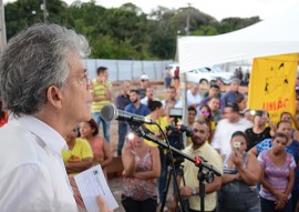 ricardo assina ordem de servico em bayeux de residencial foto alberi pontes 132 270x191 - Ricardo autoriza construção de apartamentos e beneficia 128 famílias carentes em Bayeux