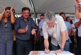 ricardo ordem de servico sao vicente foto jose marques 2 270x183 - Ricardo assina ordem de serviço da TransParaíba durante caravana nas cidades beneficiadas