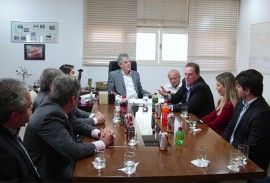 ricardo reunido com empresarios foto jose marques 7 270x183 - Ricardo assina Protocolo de Intenções com Companhia de Bebidas que poderá gerar 500 empregos na Paraíba