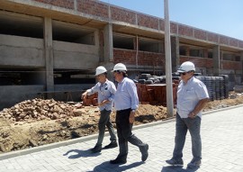 sec joao azevedo visita obras da escola tecnica de cg 3 270x191 - João Azevêdo inspeciona obras da Escola Técnica de Campina Grande   