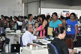 11 12 2017 Abono Natalino fotos Luciana Bessa 64 270x179 - Governo paga Abono Natalino a cerca de 5 mil pessoas no primeiro dia na Capital