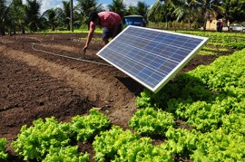 22.12.17 energia solar1 270x179 - Orçamento Democrático leva energia solar a agricultores da região de Itabaiana