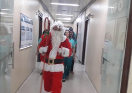 papai noel visita pacientes do hospital de trauma e HTop (10)