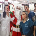 papai noel visita pacientes do hospital de trauma e HTop (11)