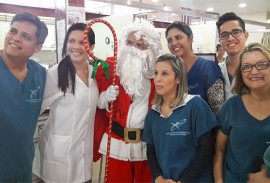 papai noel visita pacientes do hospital de trauma e HTop (11)