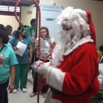 papai noel visita pacientes do hospital de trauma e HTop (4)