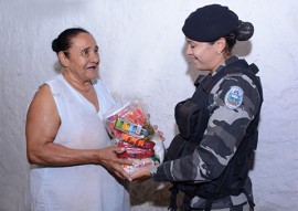 policia militar entrega donativos peração boas festas solidarias (6)