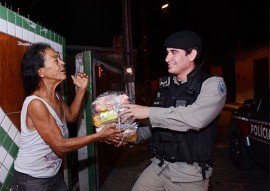 policia militar entrega donativos peração boas festas solidarias 9 270x191 - Polícia começa entrega de donativos da campanha “Boas Festas Solidárias”