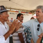 ricardo entrega obras e visita servicos de pavimentacao na orla de jacuma foto francisco franca (17)