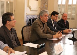 ricardo reuniao com grupo ferreira costa foto francisco franca 8 270x191 - Ricardo se reúne com Grupo Ferreira Costa para discutir embargo que impede instalação de empreendimento